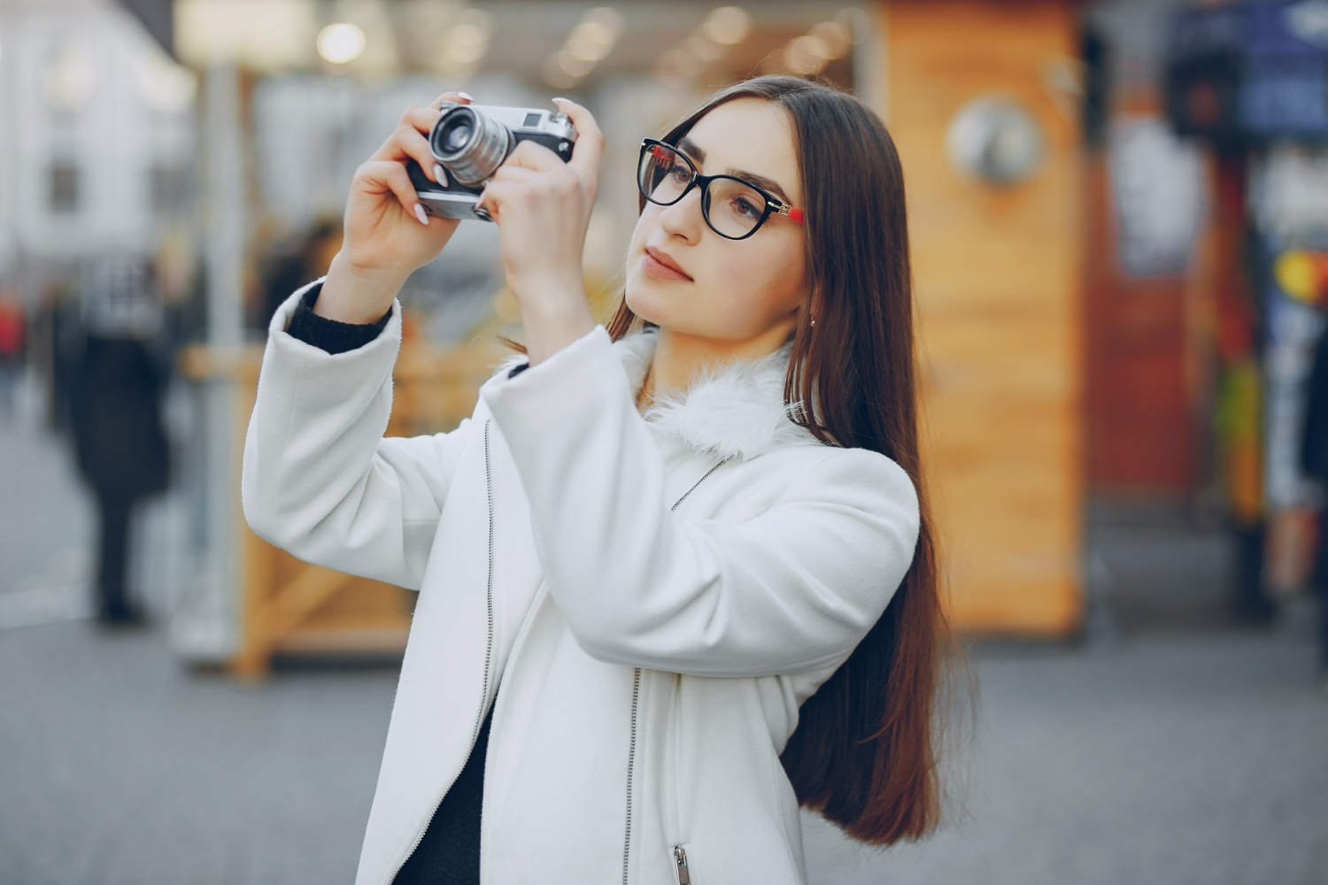 Creative Commons Stock Photos: Commercial Use Guidelines for Marketers and Businesses